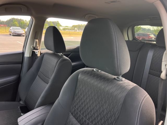 Used 2018 Nissan Rogue SV FWD image 13
