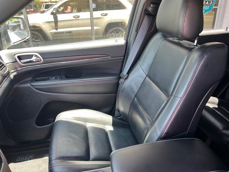 Used 2017 Jeep Grand Cherokee Limited AWD/4WD image 12