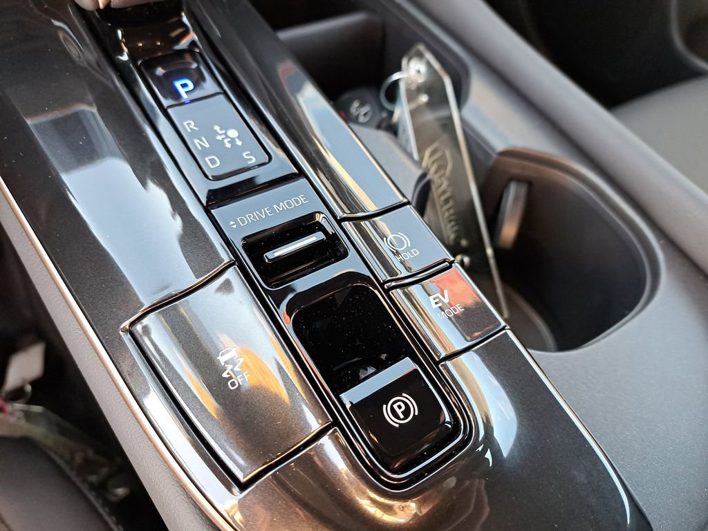 Certified 2025 Toyota Crown Signia image 29