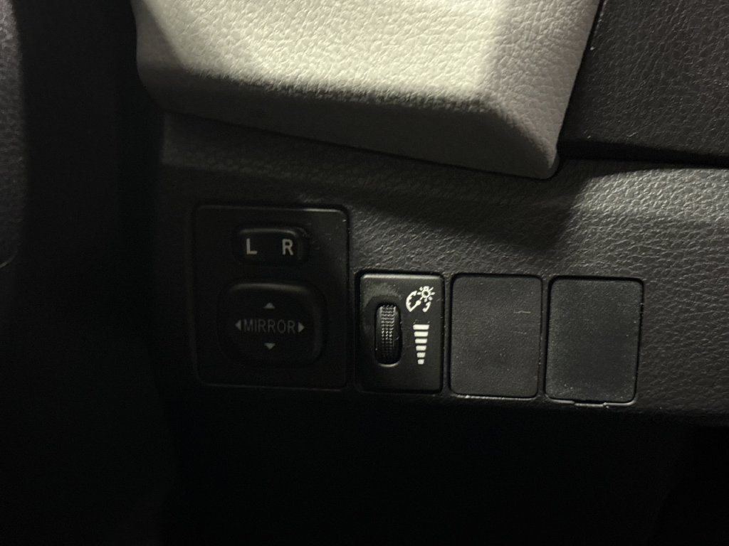 Used 2016 Toyota Corolla LE FWD image 18