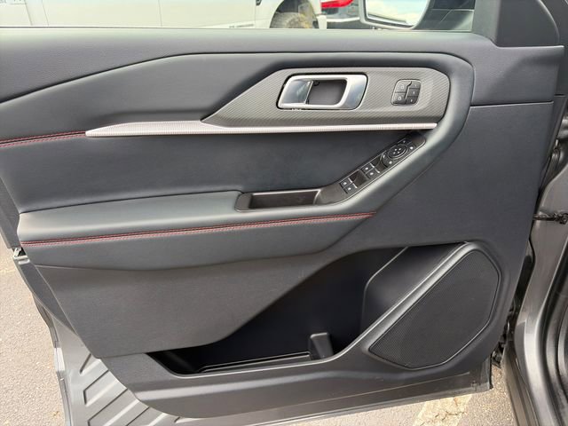 Used 2025 Ford Explorer ST image 19