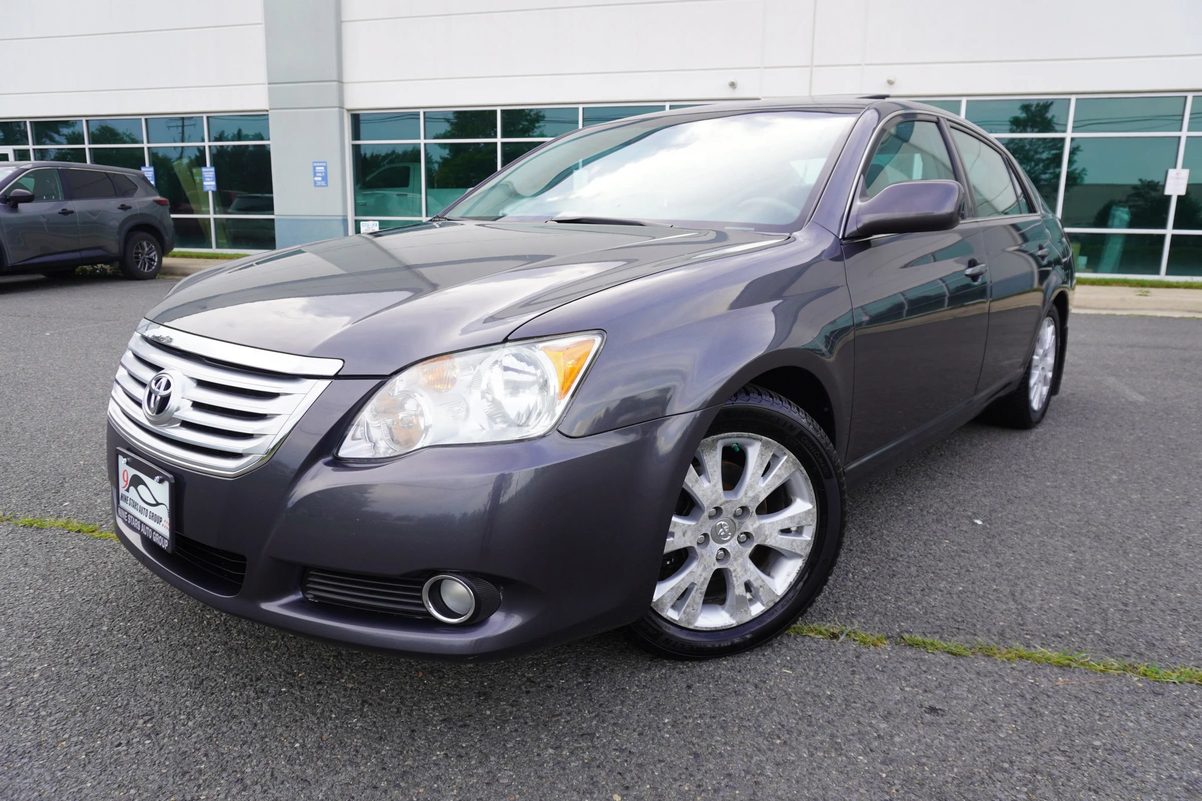 Used 2010 Toyota Avalon XLS FWD image 3