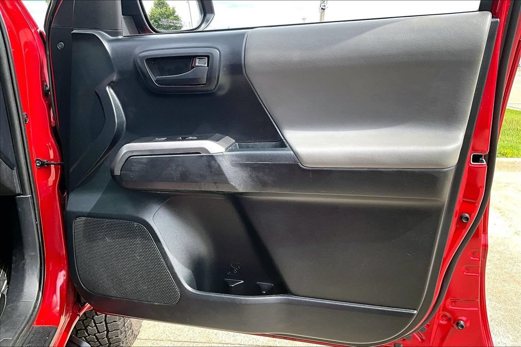 Used 2019 Toyota Tacoma SR5 AWD/4WD image 22