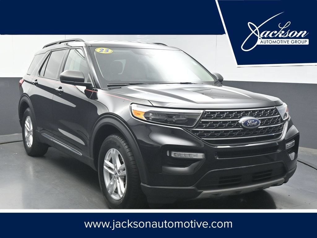 Used 2023 Ford Explorer XLT w/ Equipment Group 202A RWD image 1