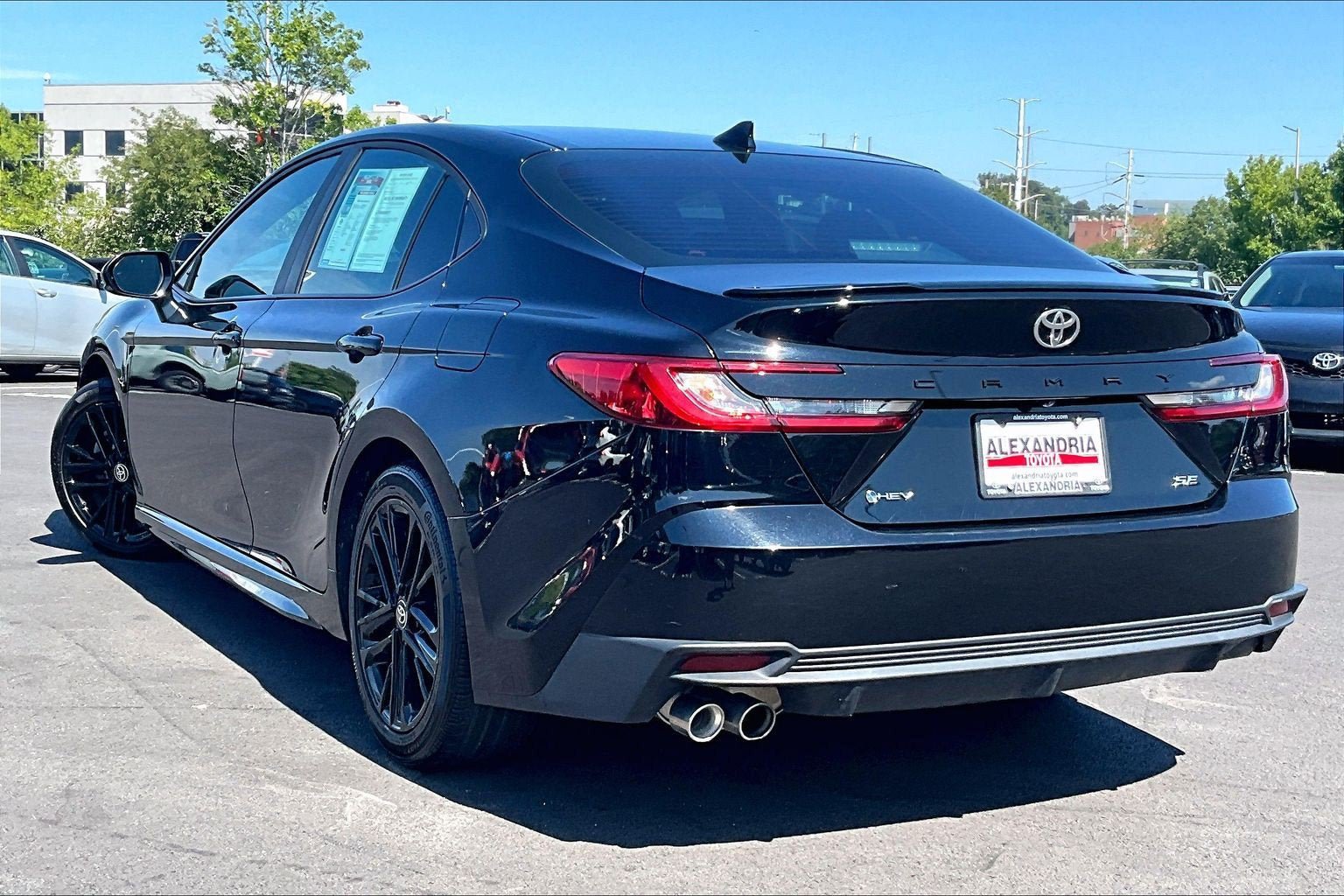 Used 2025 Toyota Camry SE FWD image 11
