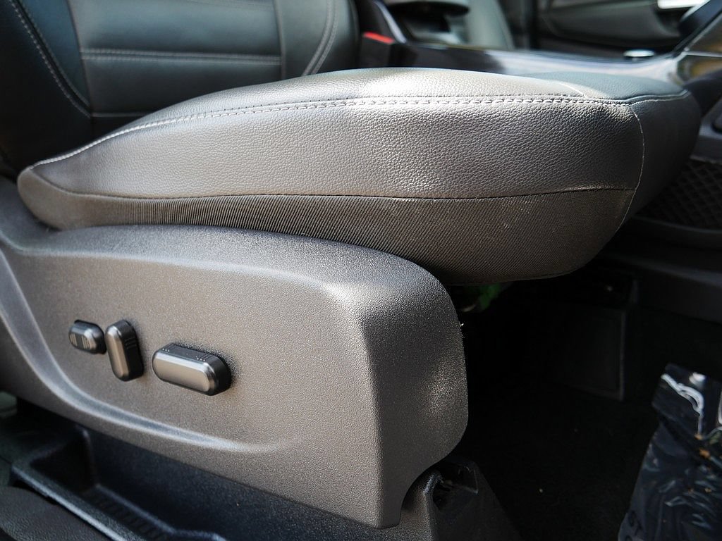 Used 2017 Ford C-MAX Energi Titanium w/ Equipment Group 501A FWD image 62