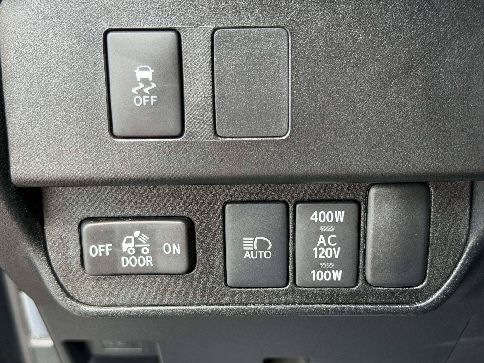 Used 2022 Toyota Tacoma TRD Off-Road w/ TRD Premium Off Road Package AWD/4WD image 24