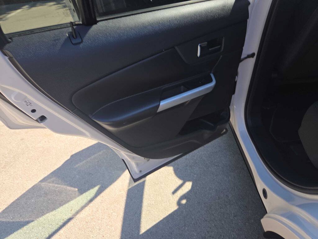Used 2013 Ford Edge SEL FWD image 12