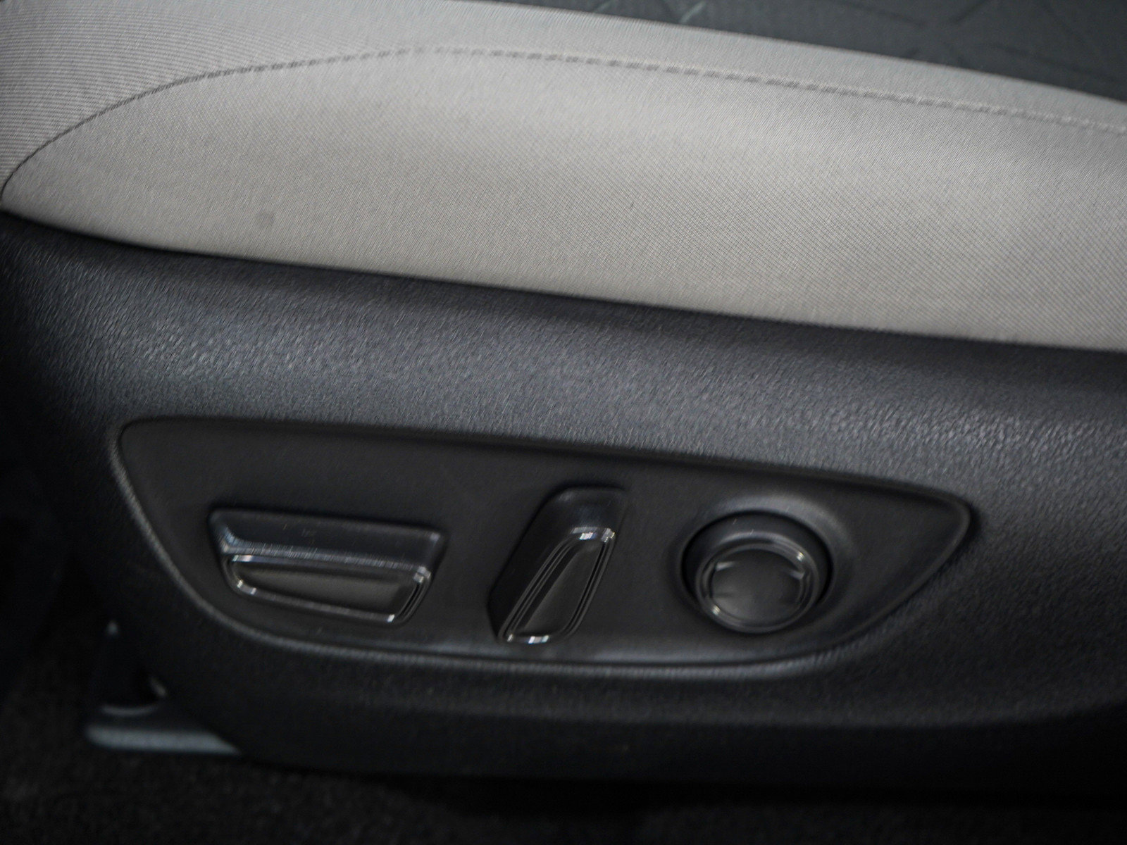 Used 2025 Toyota RAV4 XLE w/ Convenience Package AWD/4WD image 24