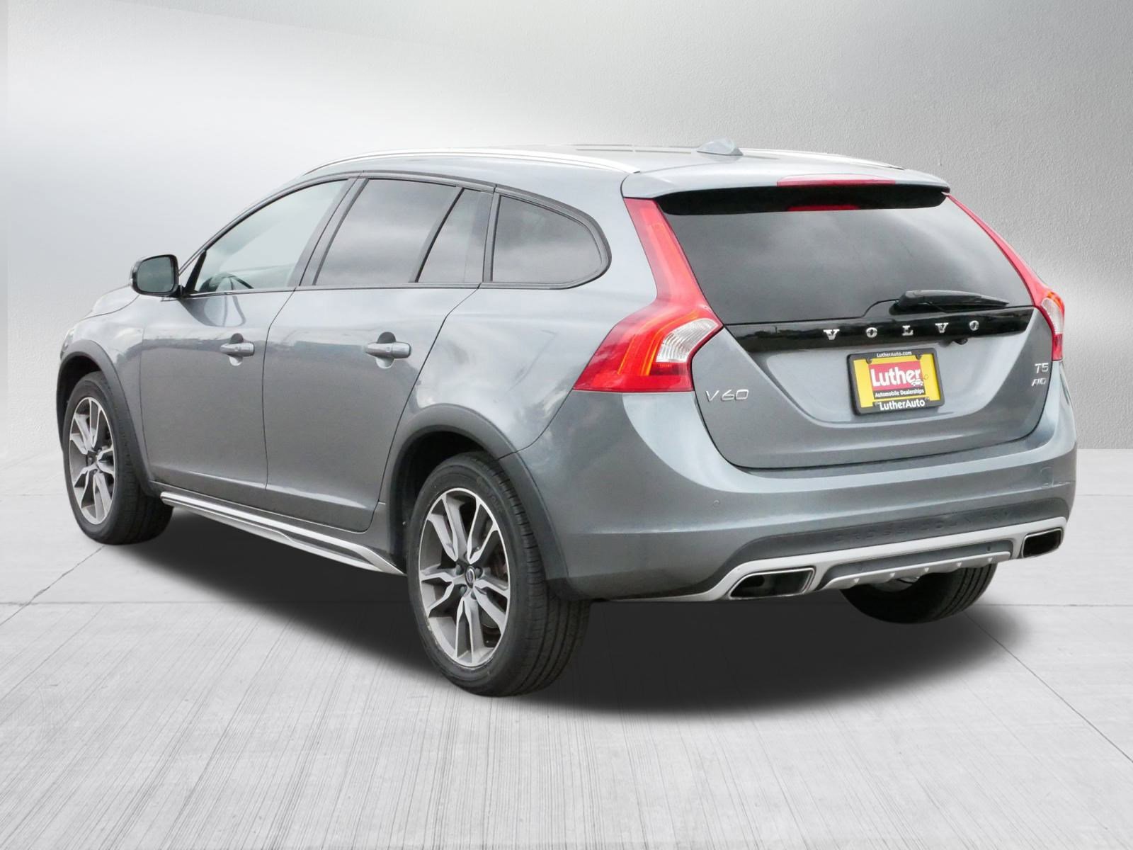 Used 2018 Volvo V60 T5 Cross Country w/ Convenience Package image 5