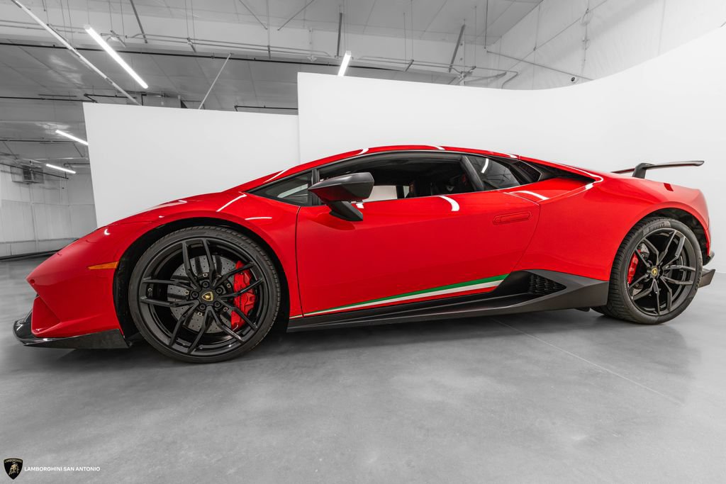 Used 2018 Lamborghini Huracan Performante AWD/4WD image 25
