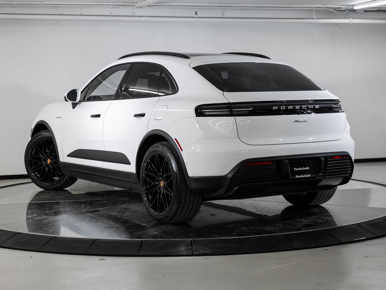 Certified 2026 Porsche Macan Electric RWD image 3