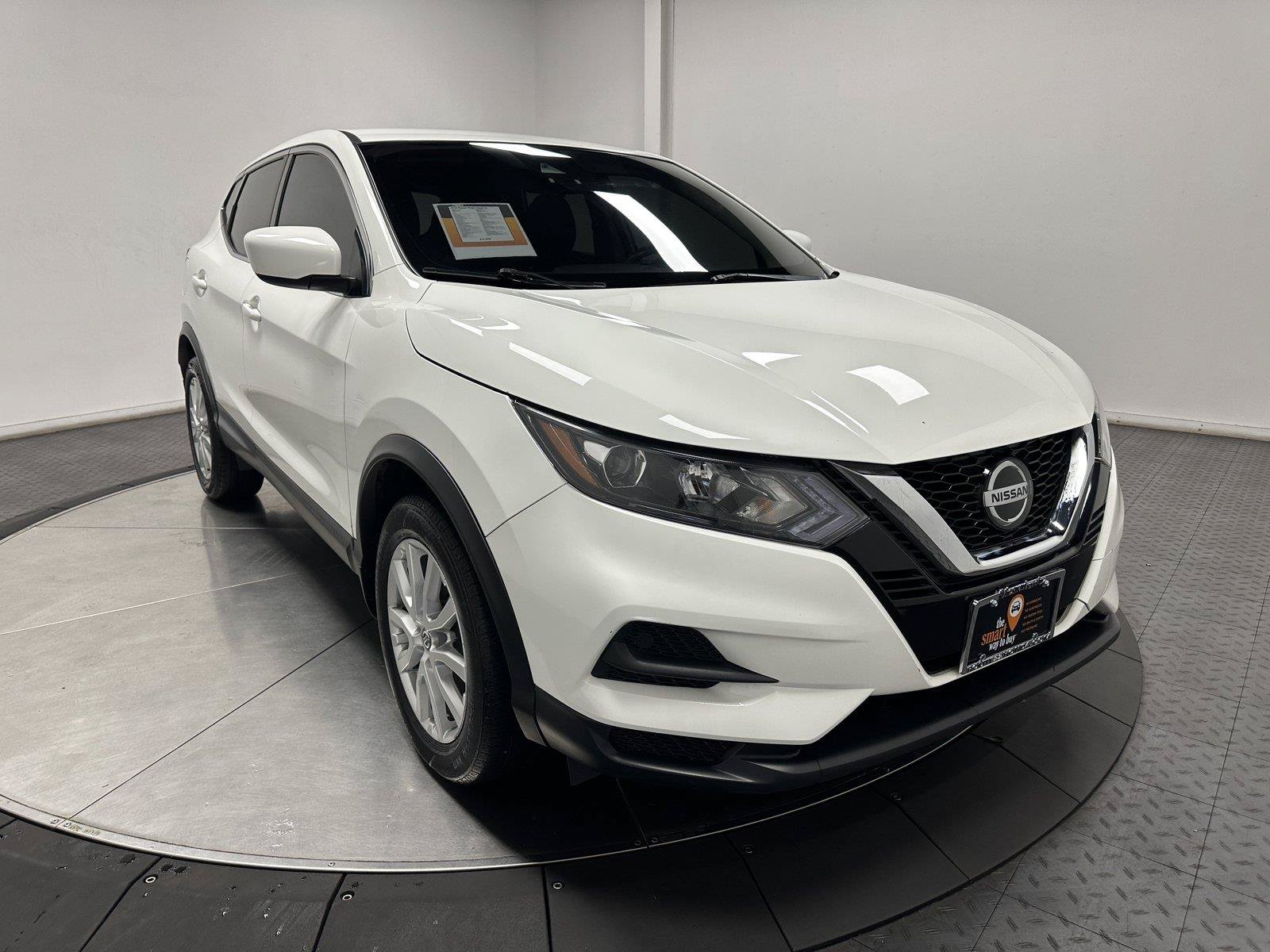 Used 2020 Nissan Rogue Sport S w/ Appearance Package FWD image 2