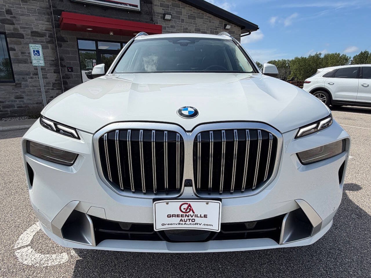 Used 2026 BMW X7 xDrive40i AWD/4WD image 2