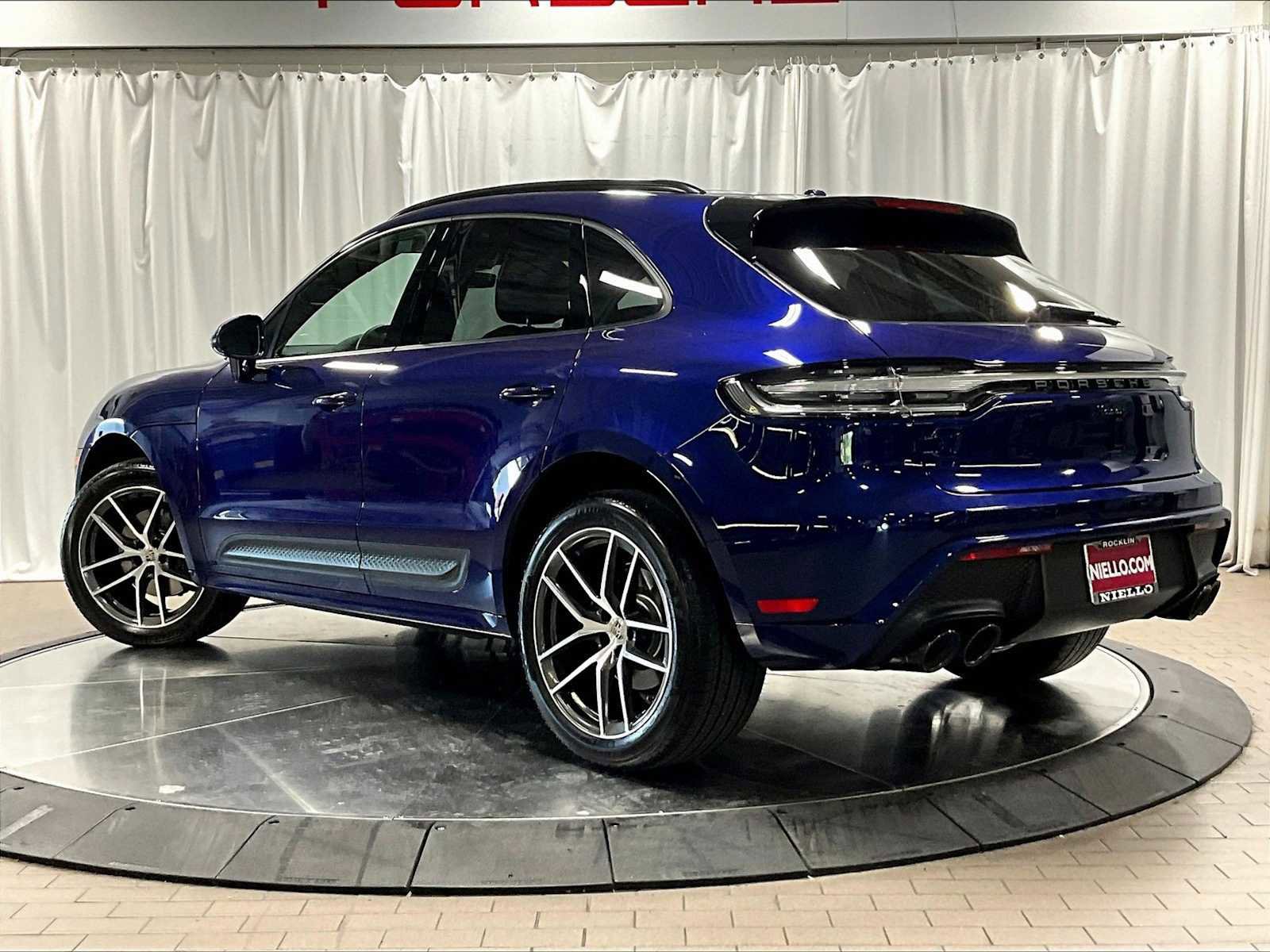 Used 2025 Porsche Macan image 3