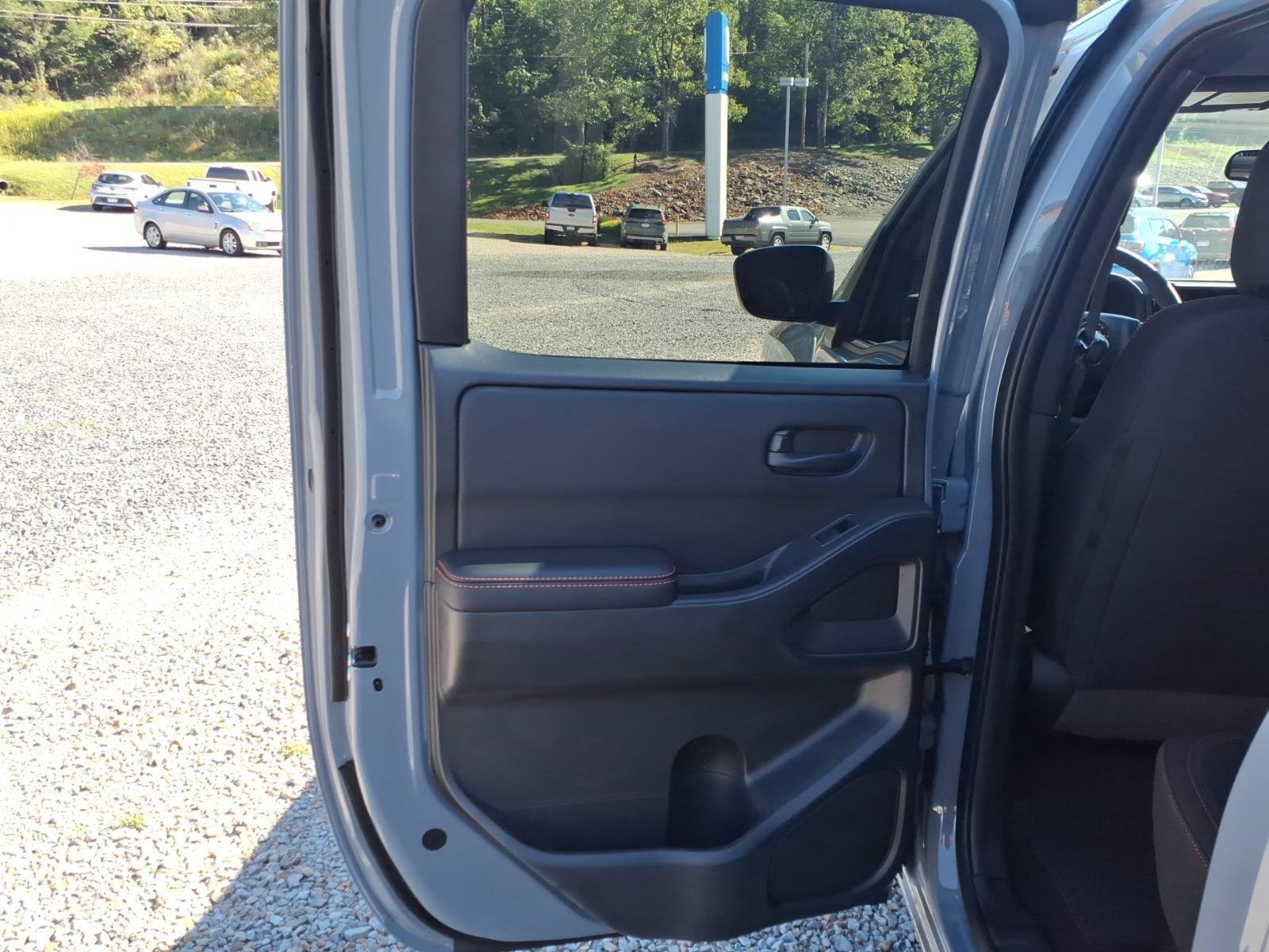 Used 2026 Nissan Frontier PRO-4X w/ Tow Package AWD/4WD image 16