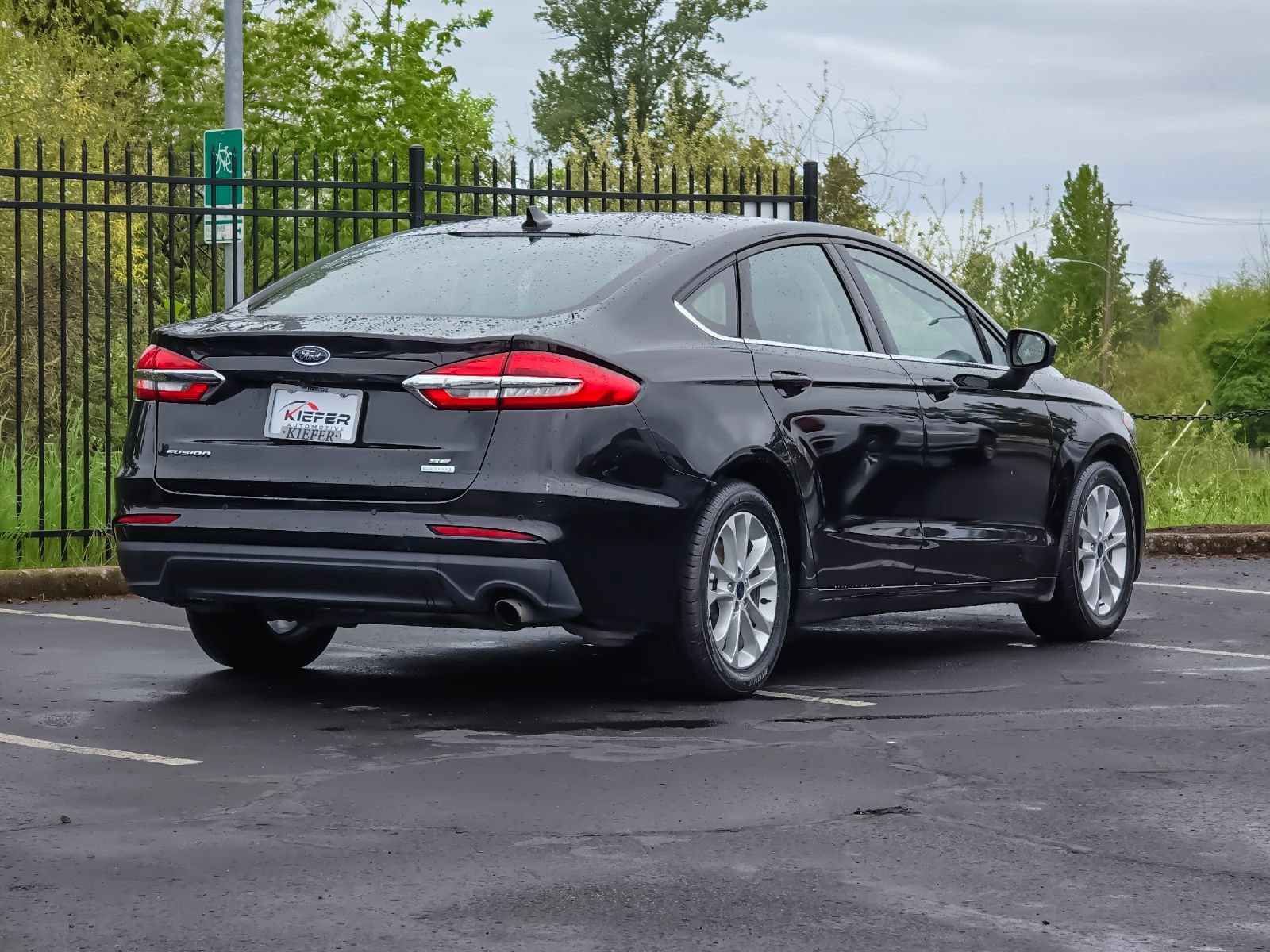 Used 2020 Ford Fusion SE FWD image 4