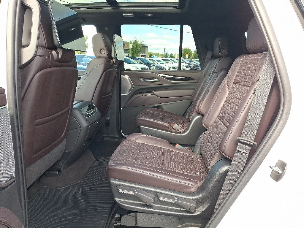 Certified 2022 Cadillac Escalade Sport Platinum w/ LPO, ONYX Package AWD/4WD image 10