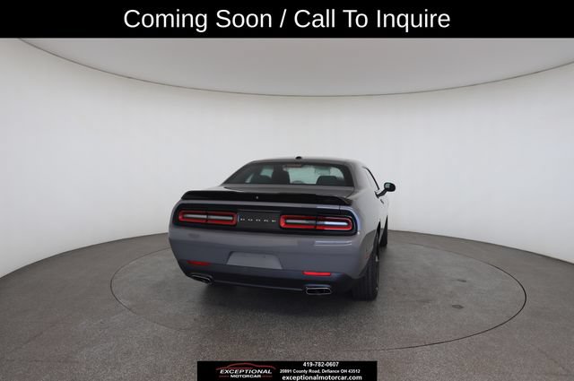 Used 2018 Dodge Challenger SXT RWD image 16