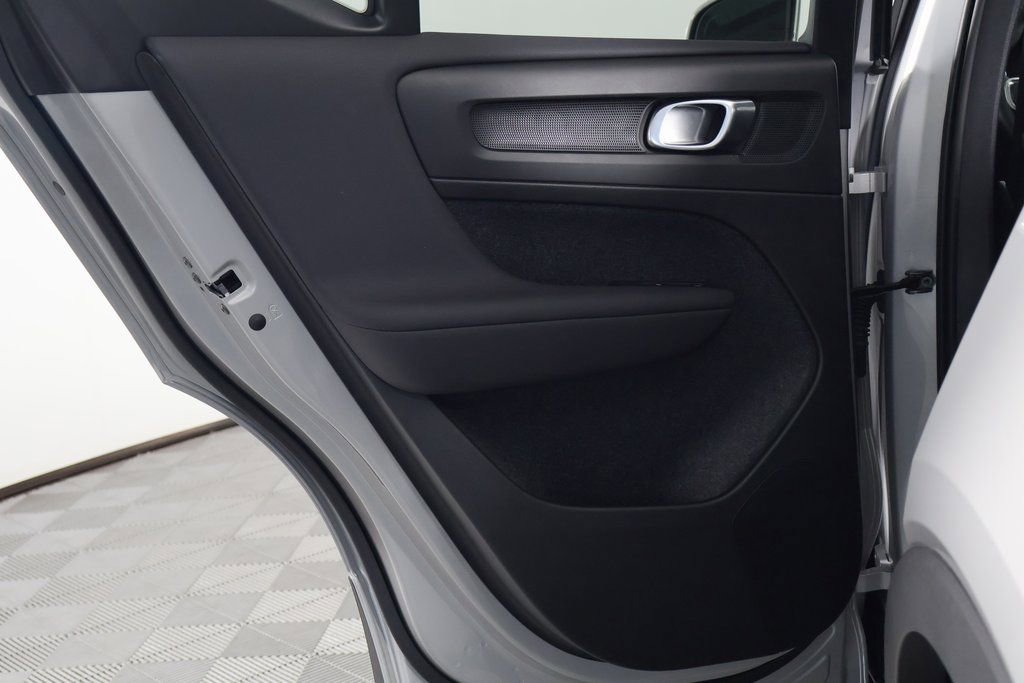 Used 2025 Volvo XC40 B5 Ultra w/ Climate Package image 13
