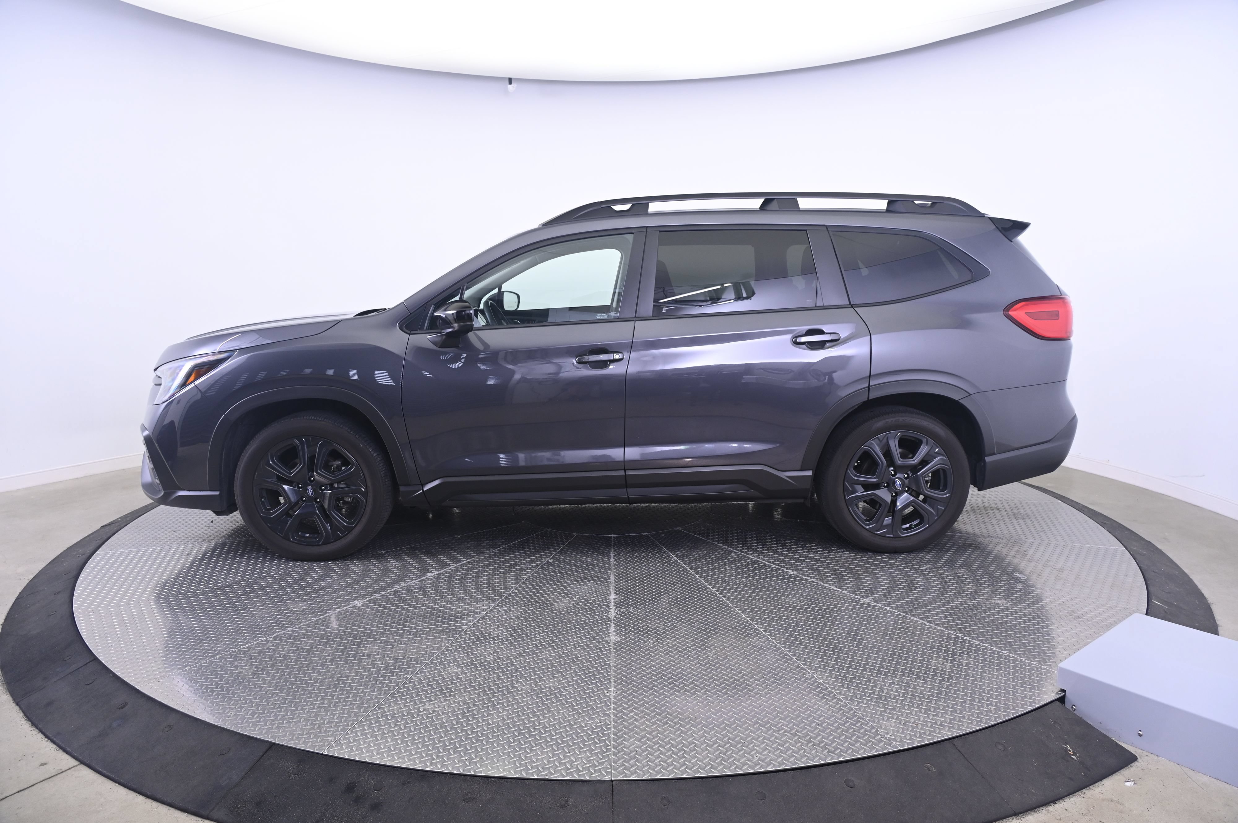 Used 2024 Subaru Ascent Onyx Edition AWD/4WD image 2
