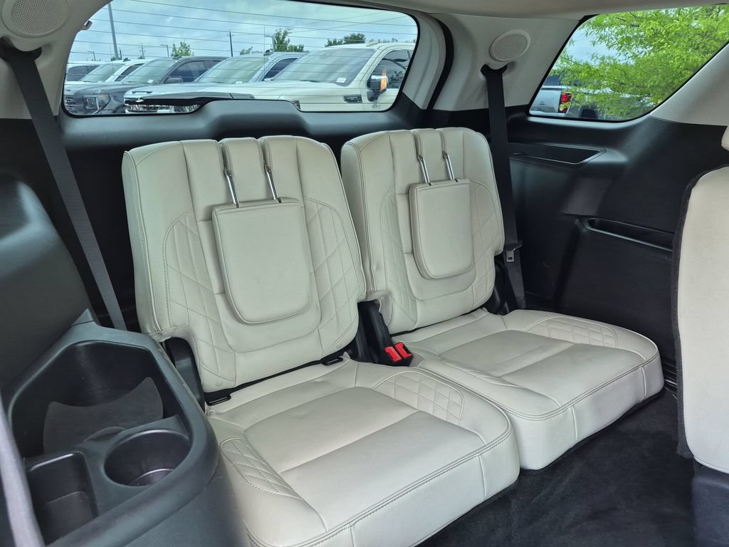 Used 2016 Ford Explorer Platinum AWD/4WD image 38