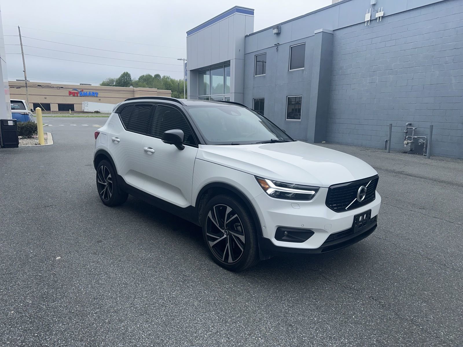Used 2021 Volvo XC40 T5 R-Design w/ Advanced Package image 6