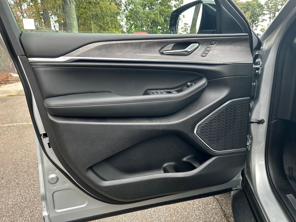 New 2025 Jeep Grand Cherokee Overland w/ Adv Protech Group III image 12