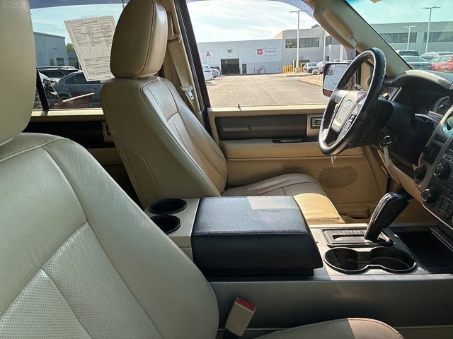 Used 2017 Ford Expedition XLT w/ Equipment Group 202A AWD/4WD image 22