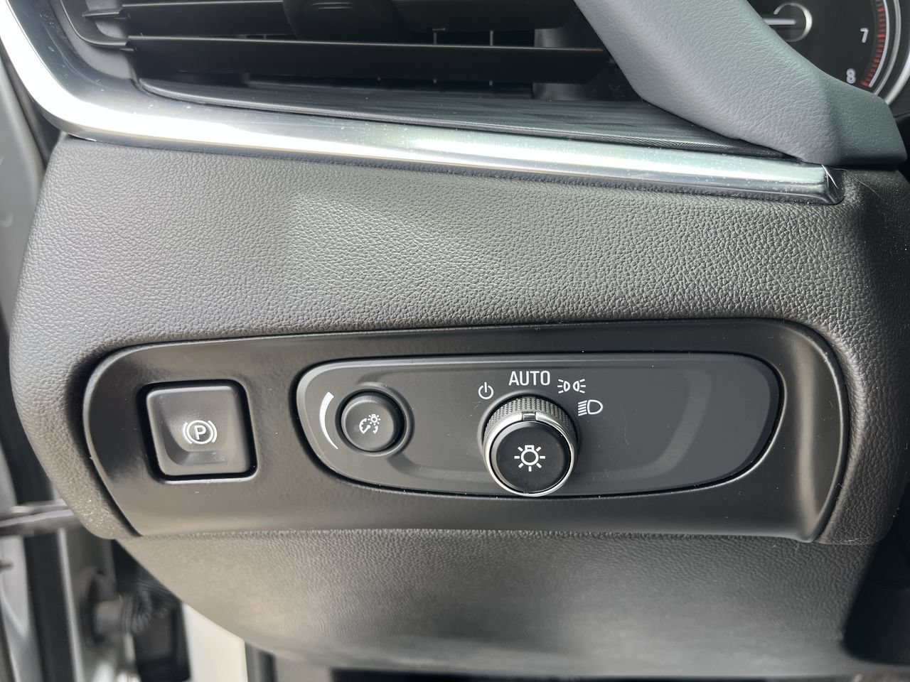 Used 2021 Buick Enclave Essence FWD image 16