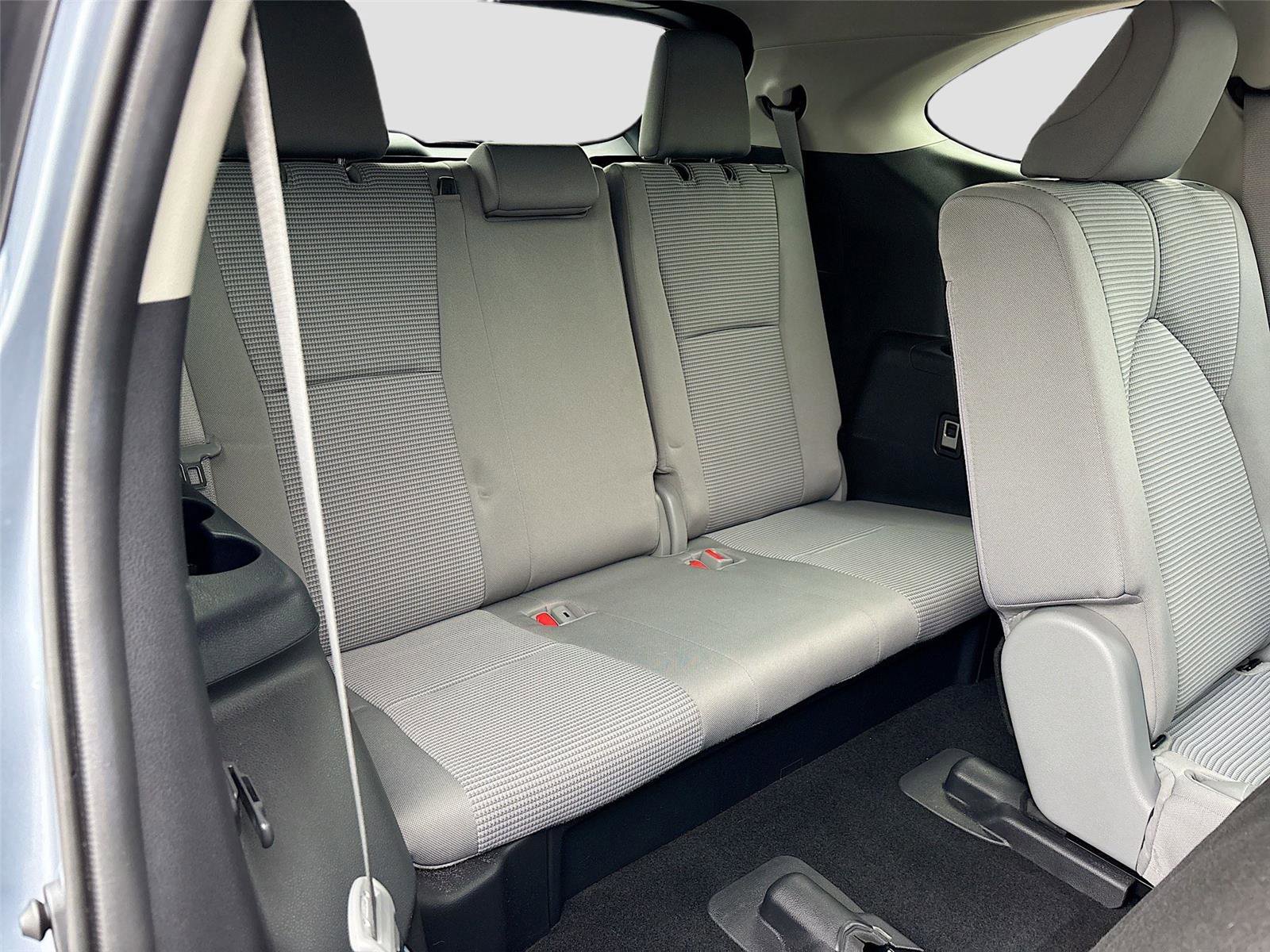 Used 2021 Toyota Highlander LE image 29