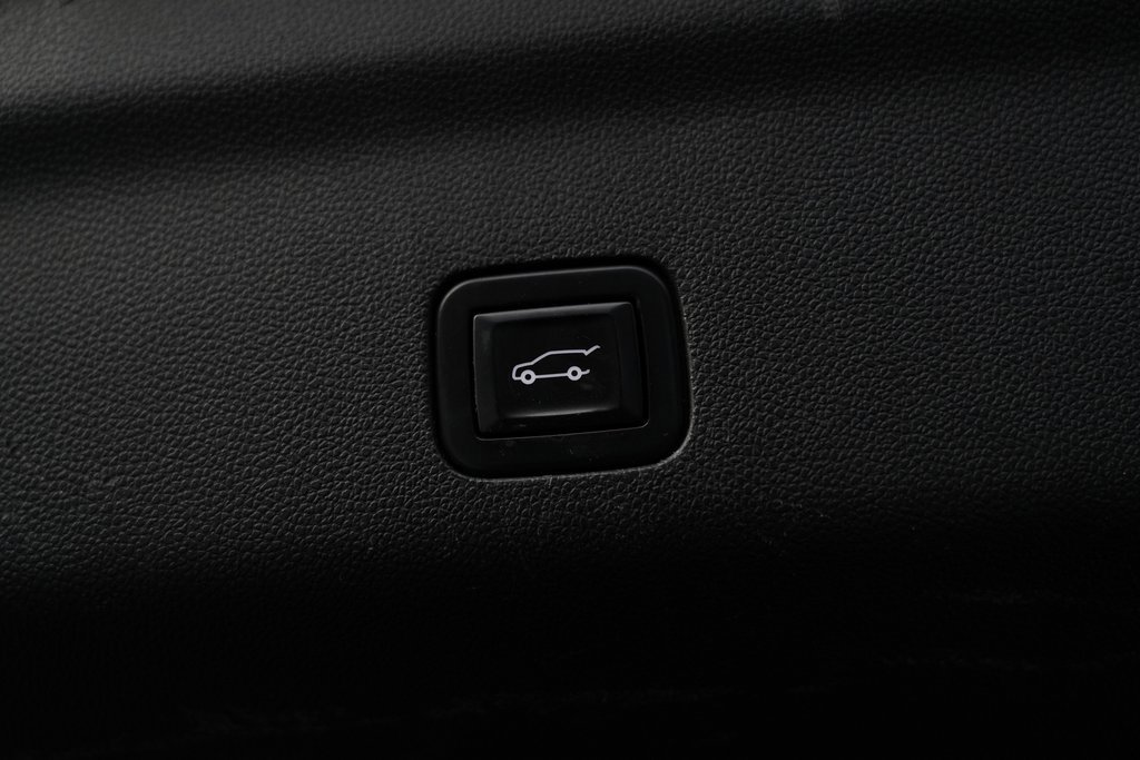 Used 2021 GMC Yukon XL SLT w/ SLT Luxury Plus Package image 16