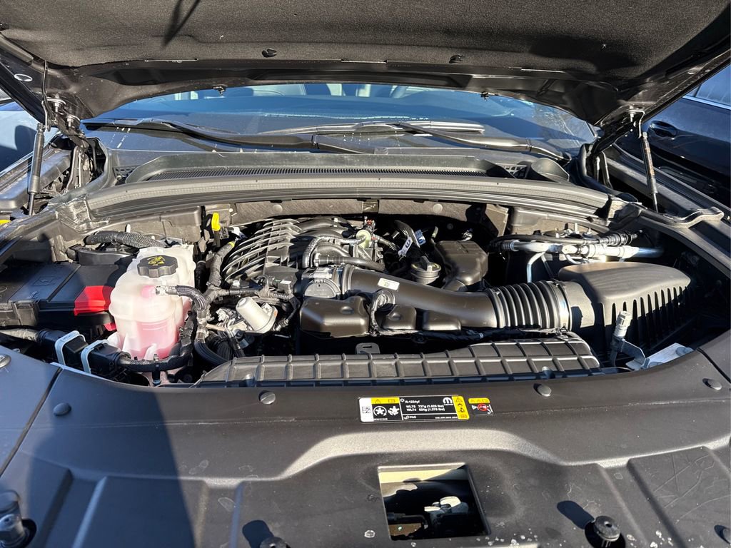 Used 2025 Jeep Grand Cherokee Altitude image 13