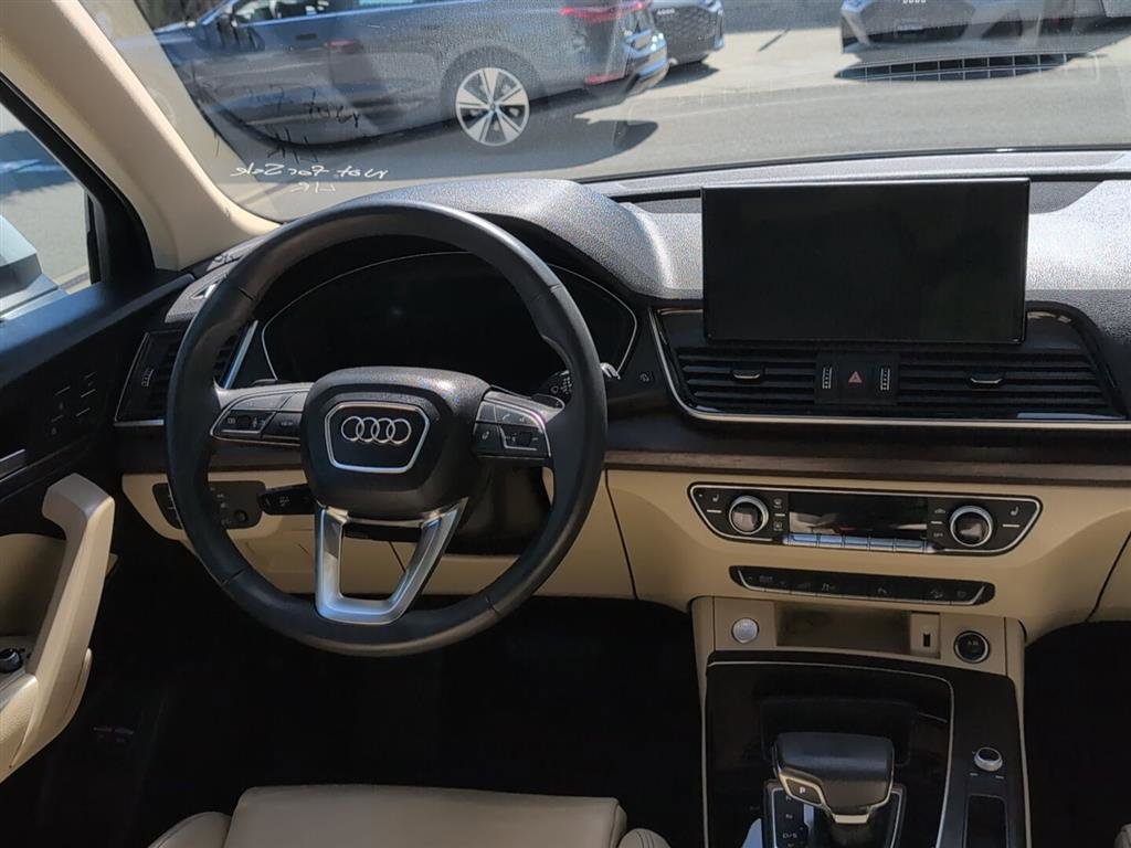 Used 2023 Audi Q5 e Premium w/ Convenience Package image 10
