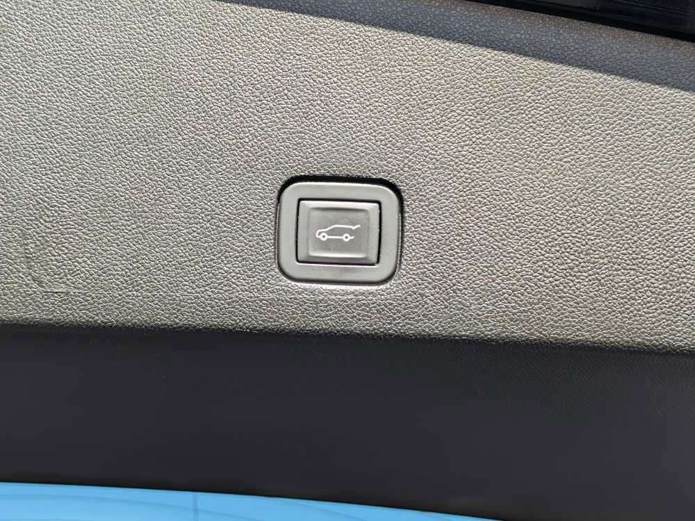 Used 2024 Cadillac XT6 Sport w/ Technology Package AWD/4WD image 25