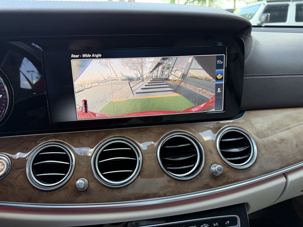 Used 2017 Mercedes-Benz E 300 4MATIC image 29