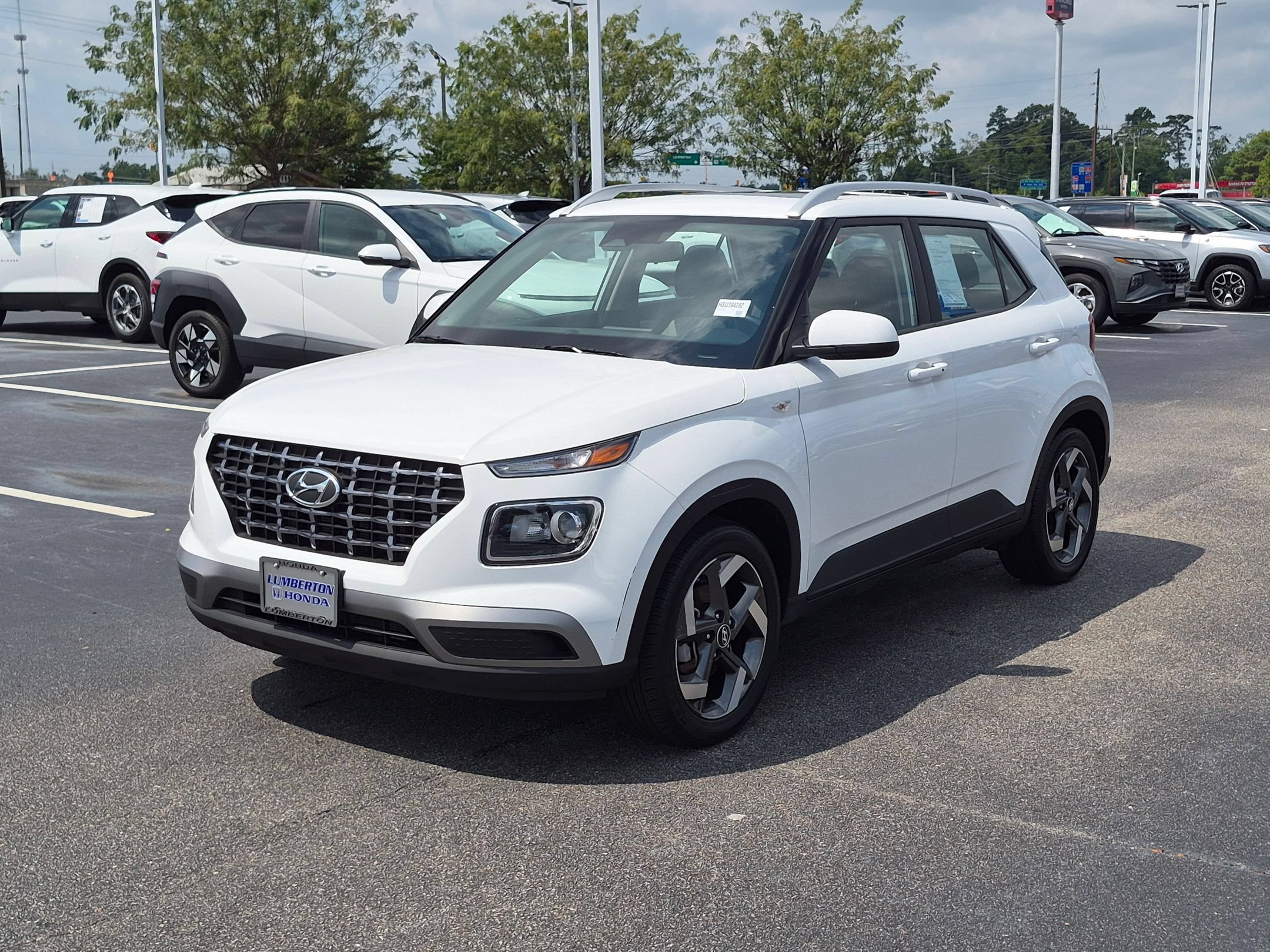 Used 2025 Hyundai Venue SEL FWD image 7