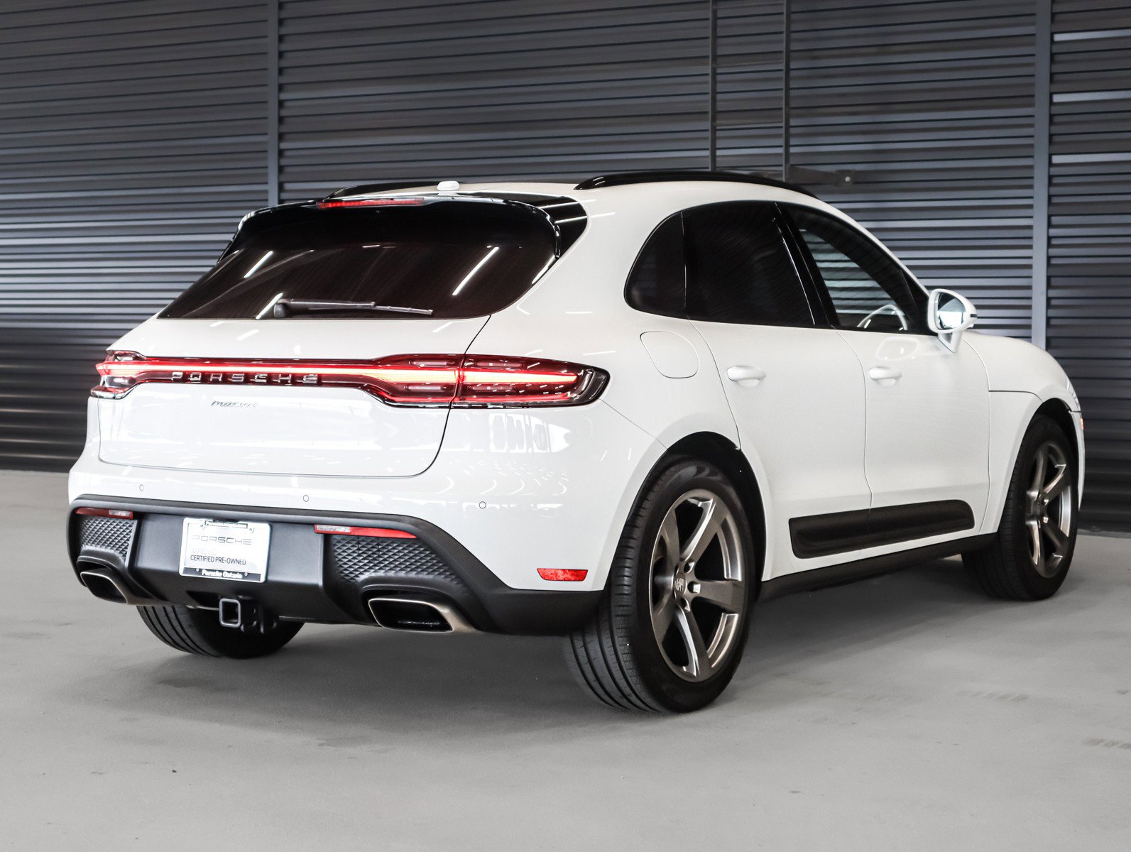 Certified 2022 Porsche Macan AWD/4WD image 10