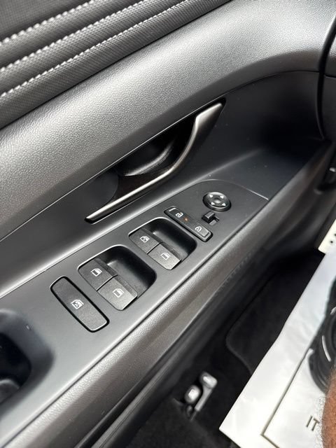 Used 2025 Hyundai Elantra Sport FWD image 16