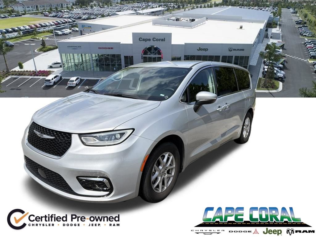 Used 2023 Chrysler Pacifica Touring-L FWD image 1