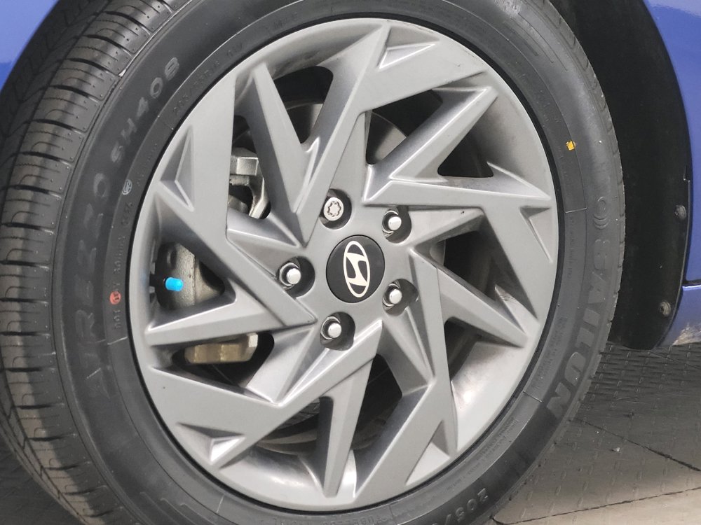 Used 2024 Hyundai Elantra Blue FWD image 31