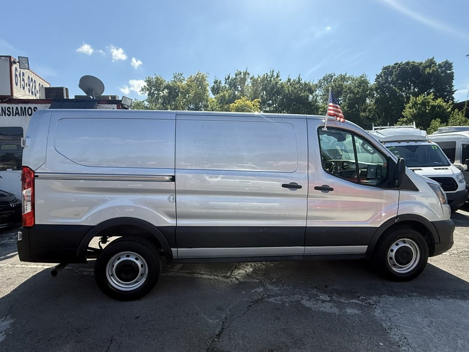 Used 2023 Ford Transit 250 Low Roof RWD image 4