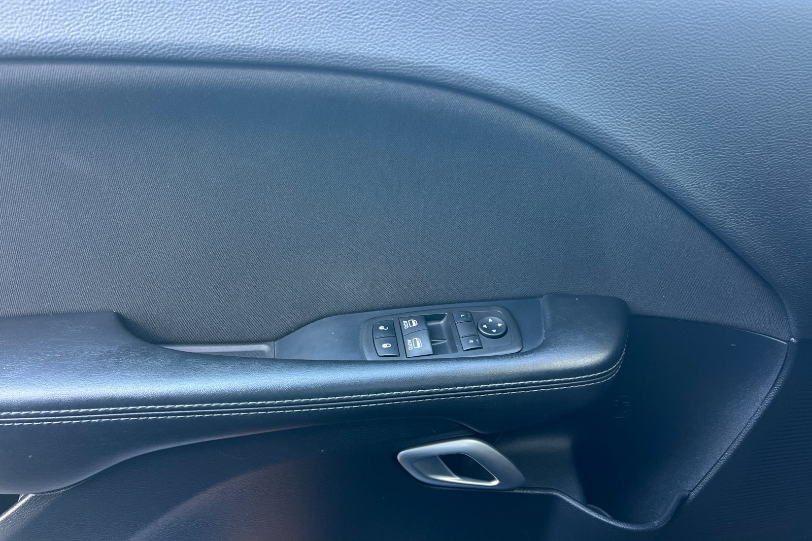 Used 2016 Dodge Challenger SXT RWD image 11