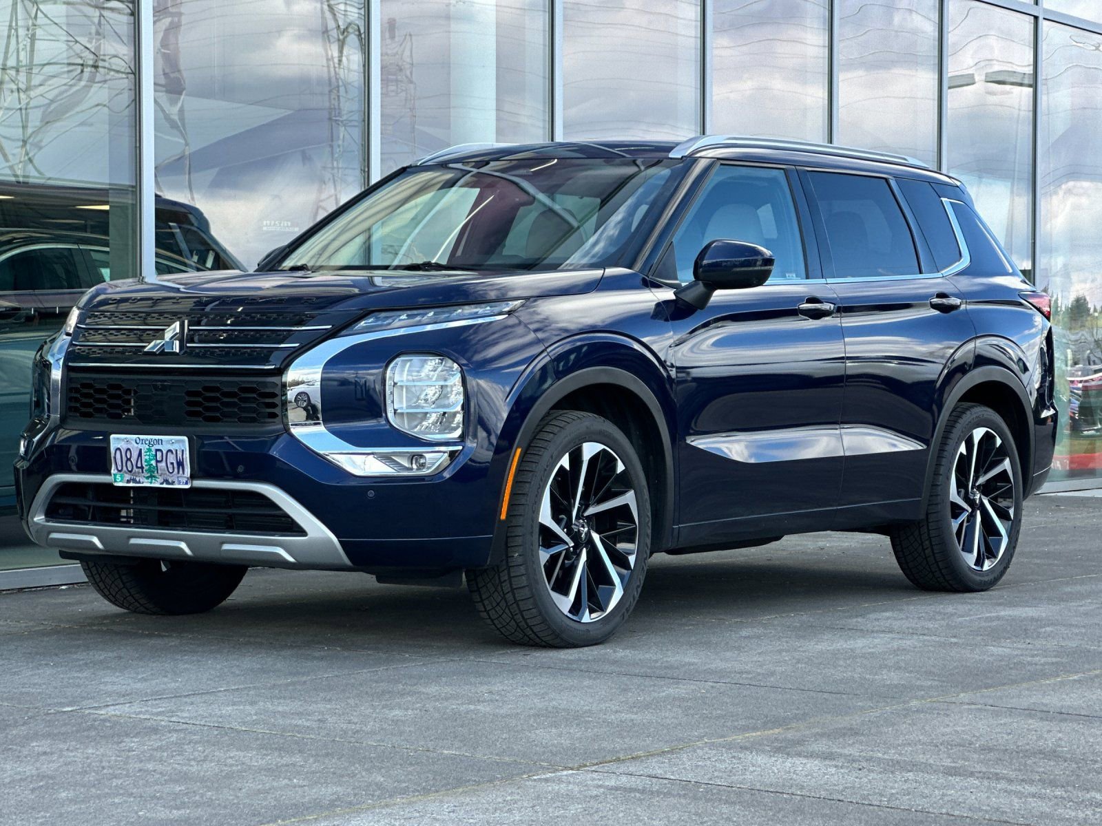 Used 2023 Mitsubishi Outlander AWD image 7