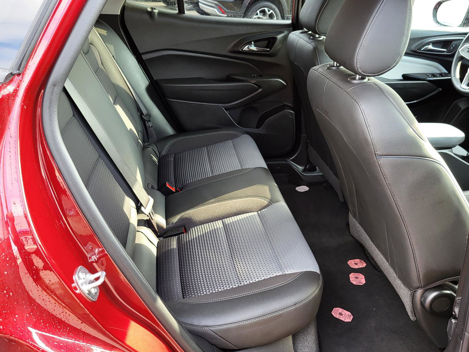 Used 2025 Chevrolet Trax LT w/ LT Convenience Package image 11