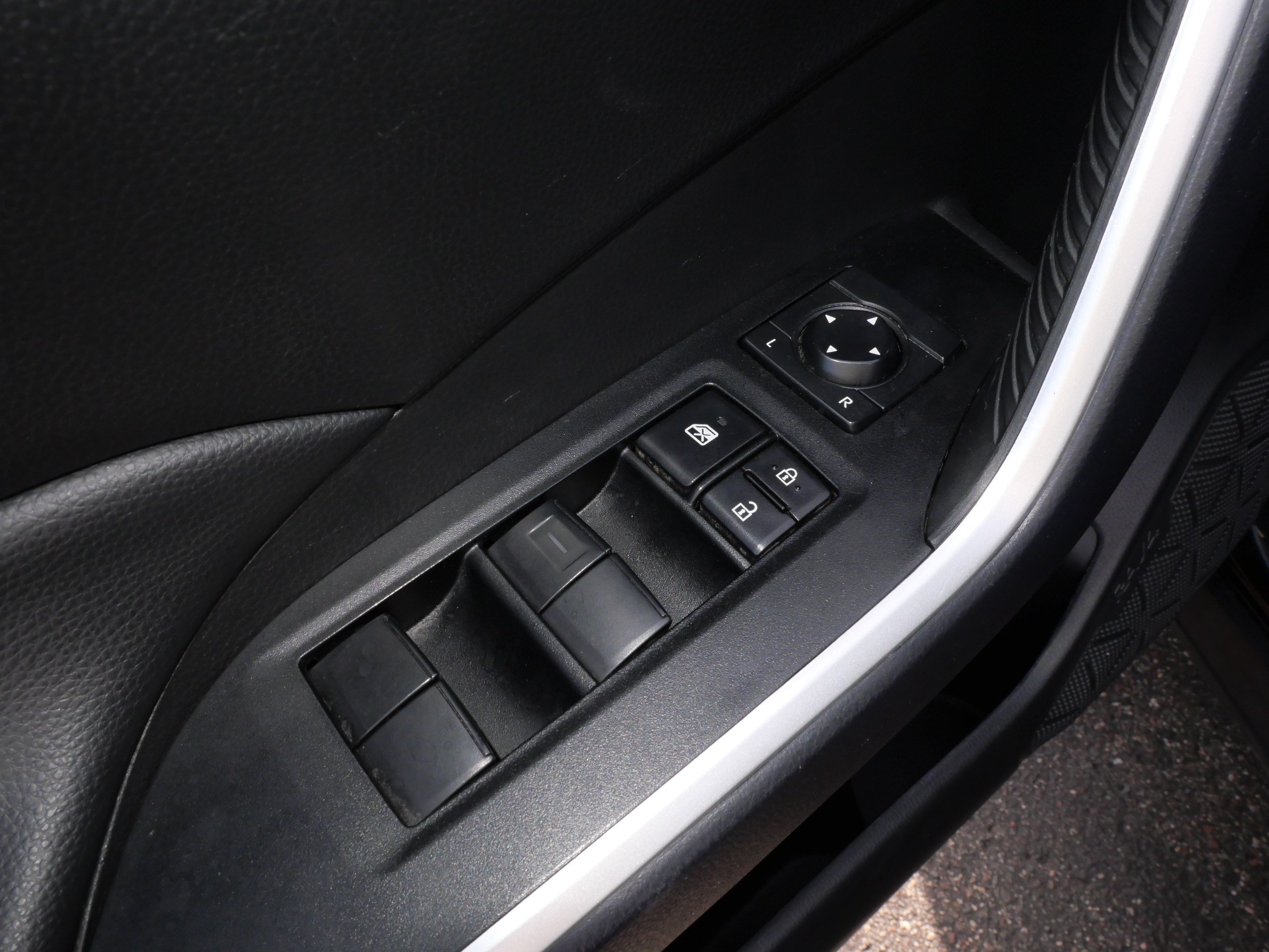 Certified 2025 Toyota RAV4 LE AWD/4WD image 19