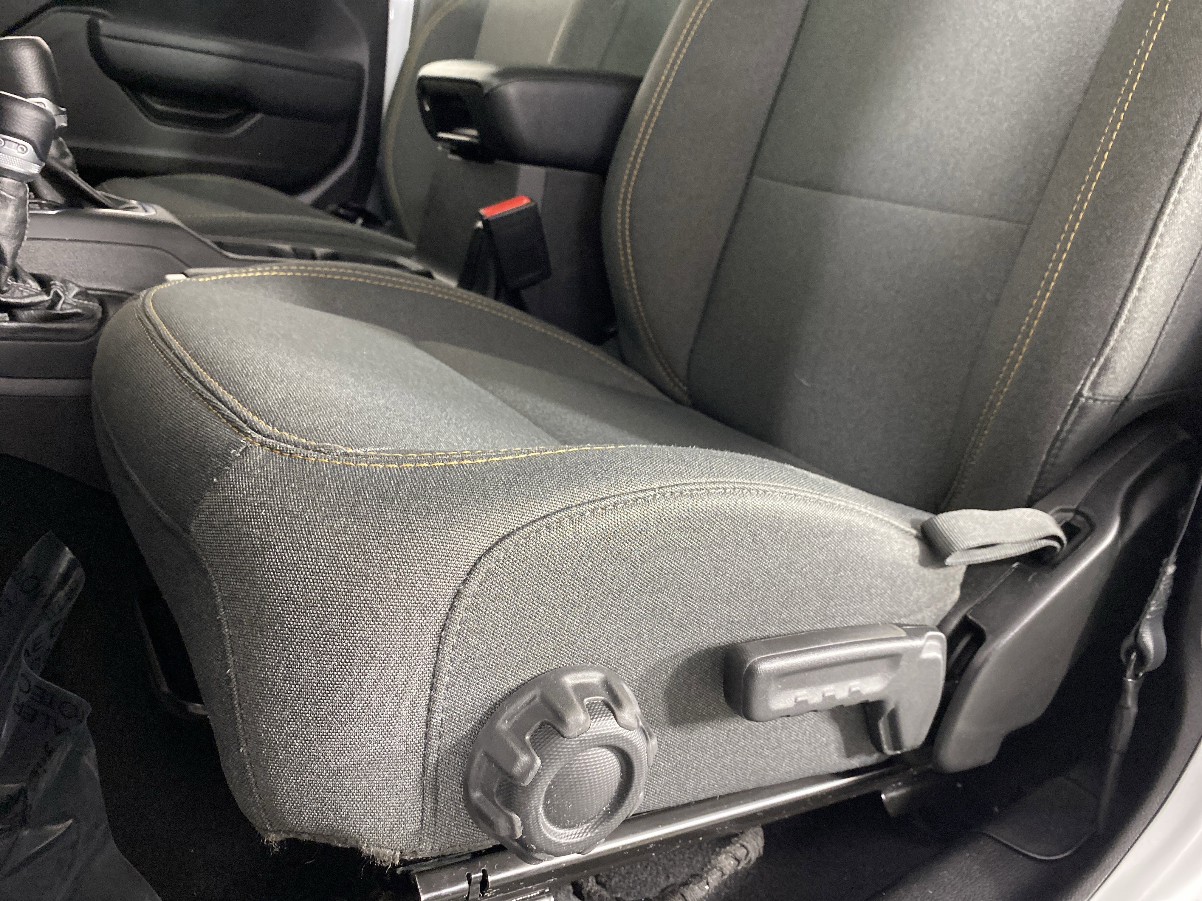 Used 2025 Jeep Wrangler Willys AWD/4WD image 17