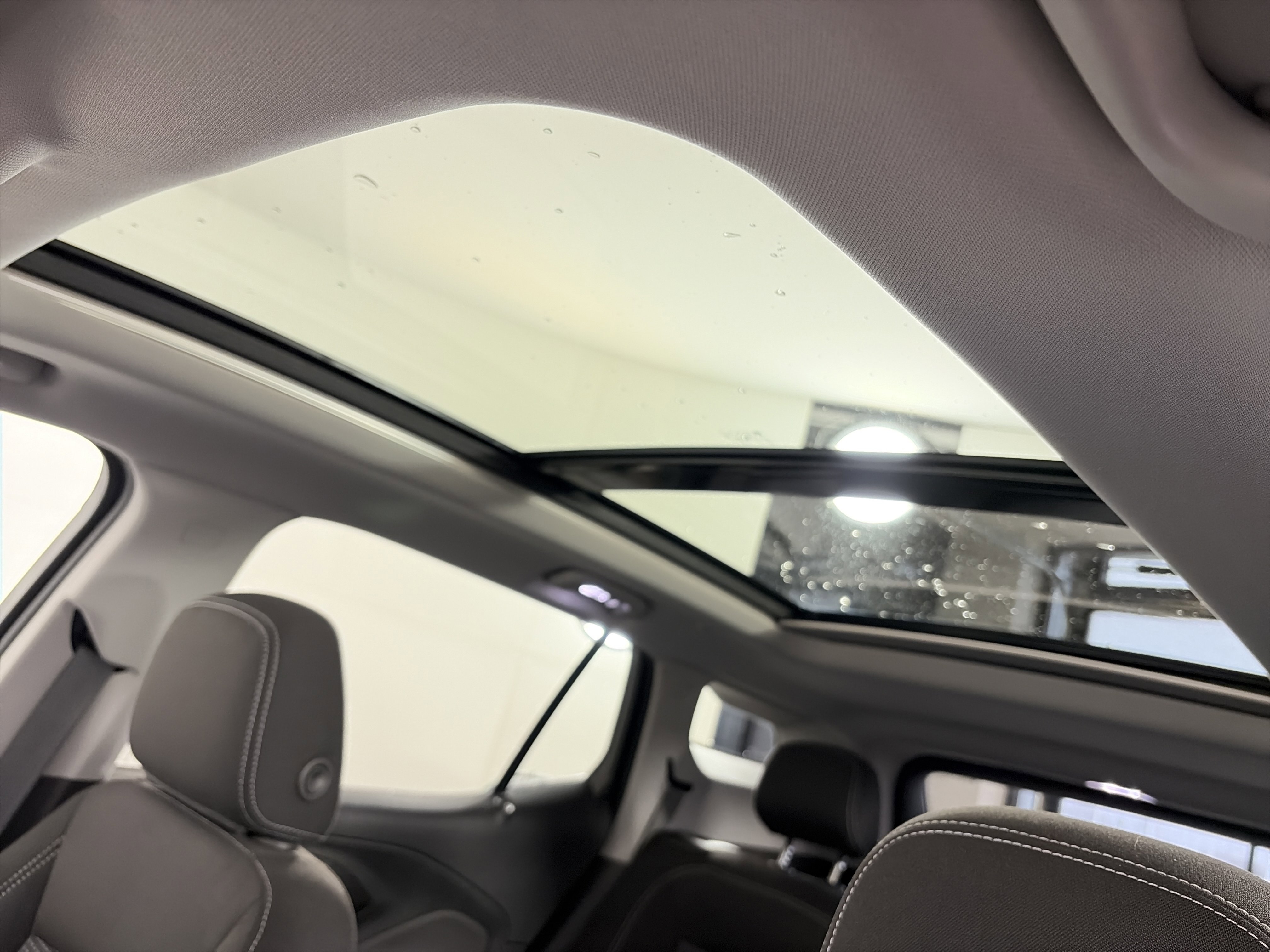 Used 2023 GMC Terrain SLE w/ Driver Convenience Package image 19