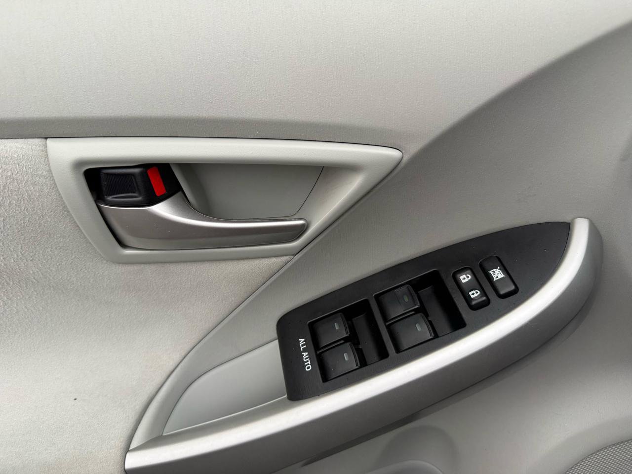 Used 2015 Toyota Prius Three image 32