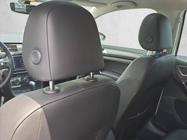 Used 2020 Volkswagen Golf 4-Door FWD image 18